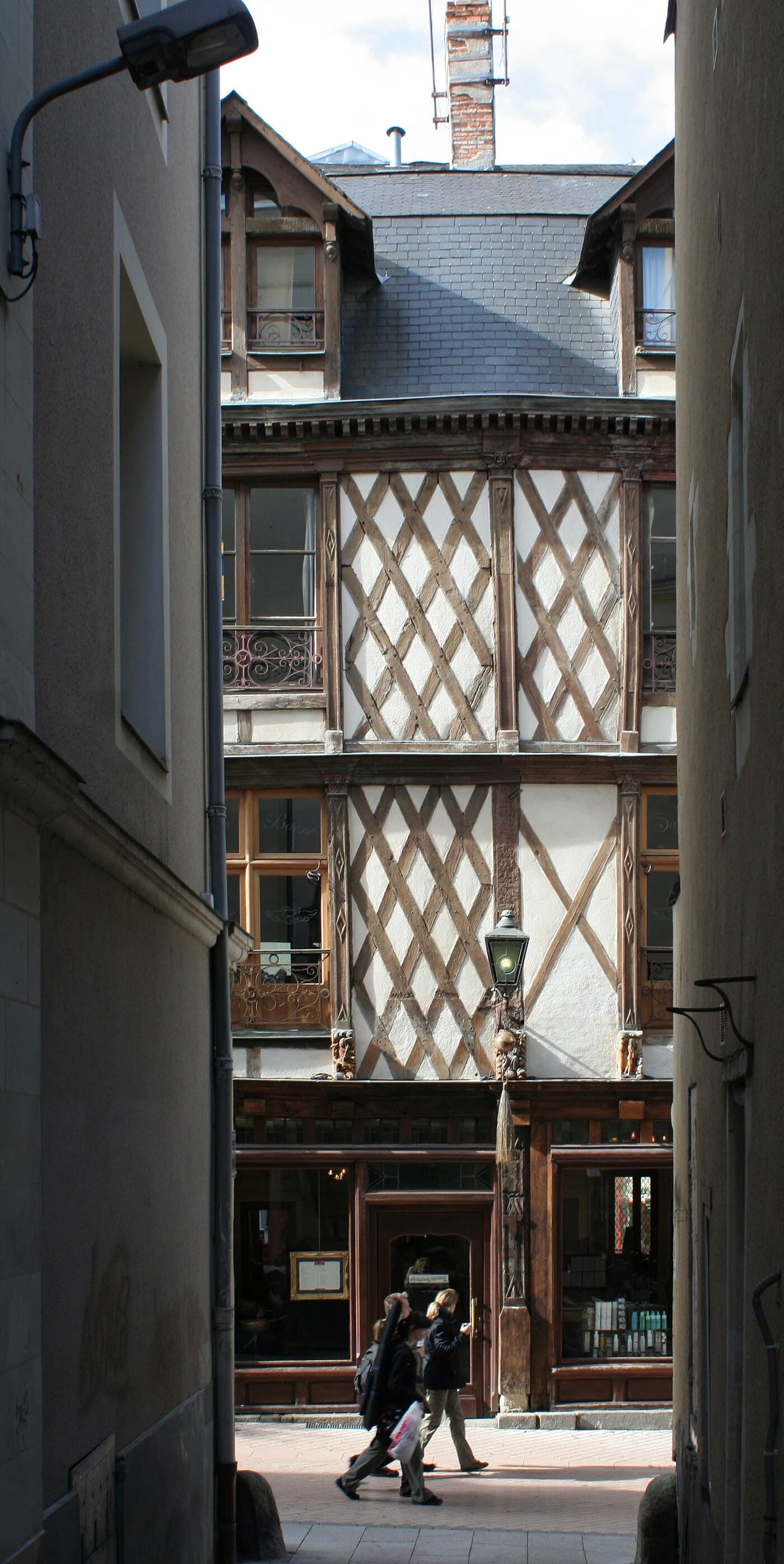 Immeuble Priet à Angers, toiture ardoise typique du 49